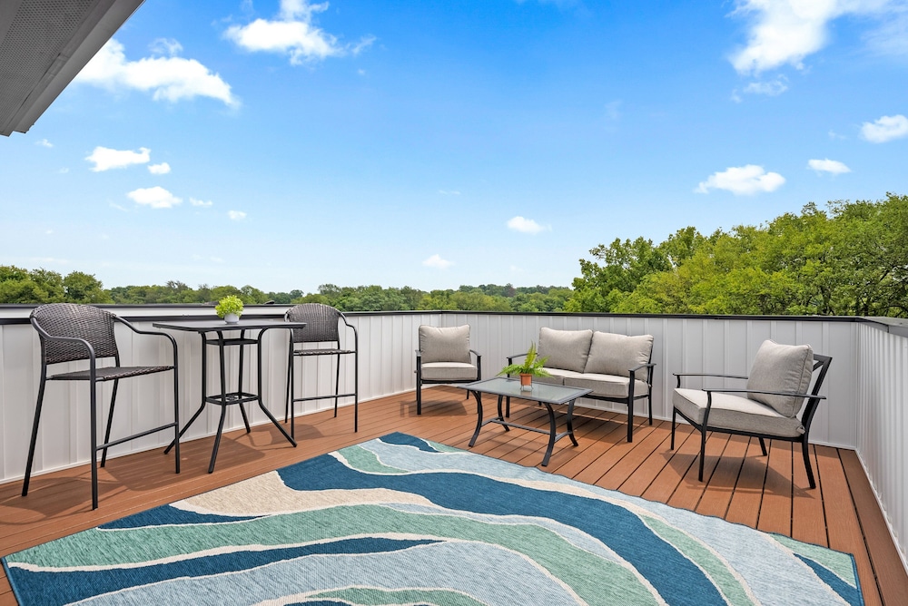 Adam's Downtown Retreat w/ Rooftop Access
