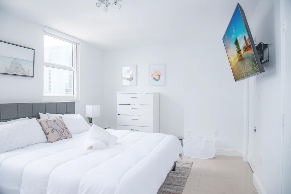 Modern Brickell Condo With Ocean City Views