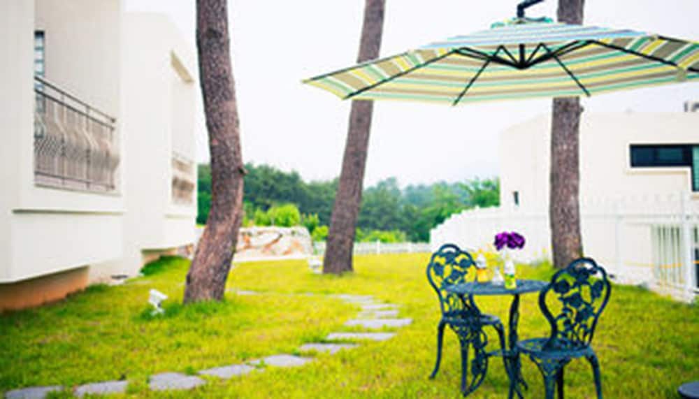 Sea & Pine Pension