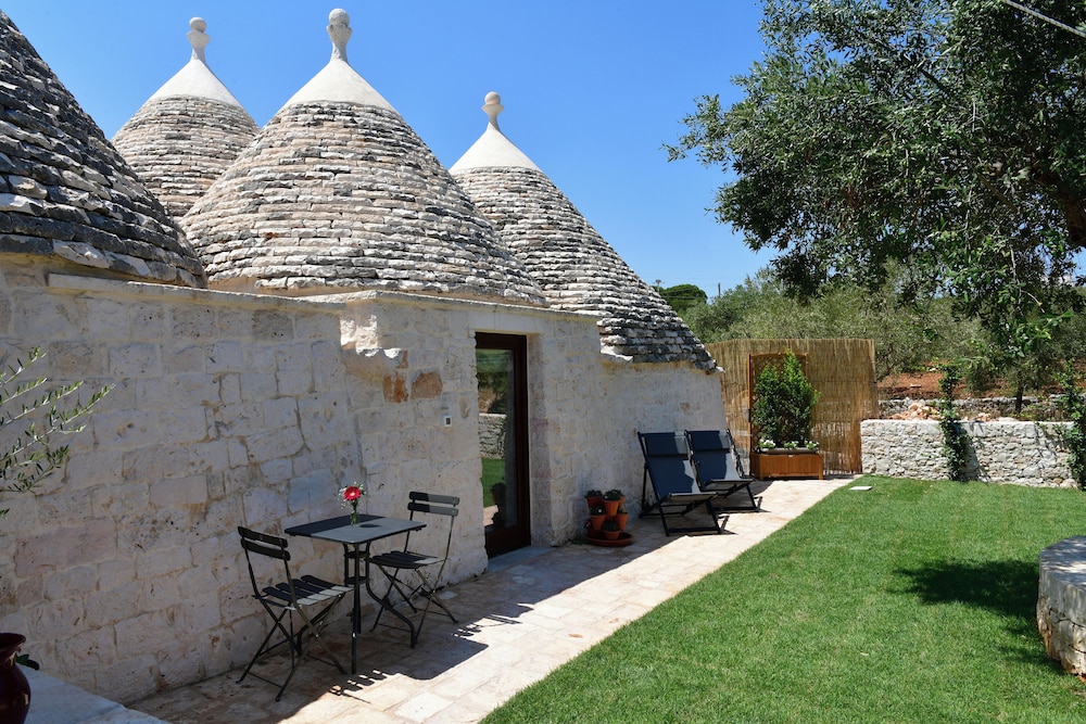 Lamarossa Trulli & Suites
