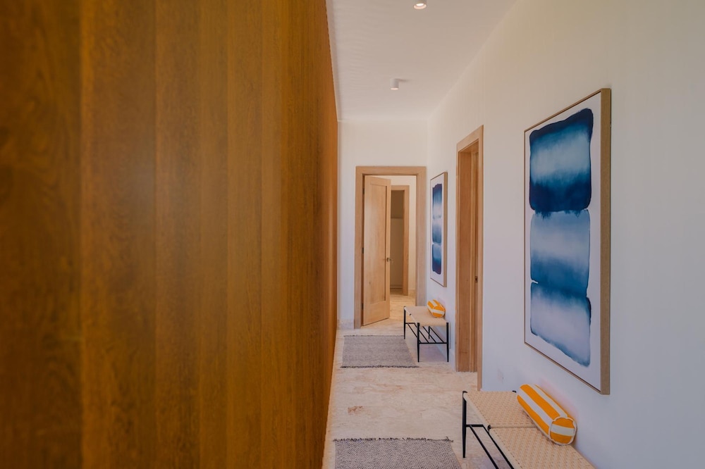 Modern 6 BDR Golf Front Villa in Luxury Beach Resort w Pool and Heated Jacuzziz
