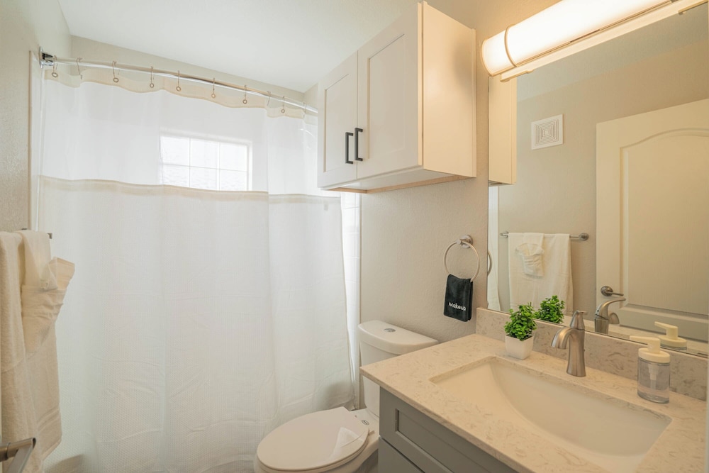 ROVE LIVING/KB - Lex on Central