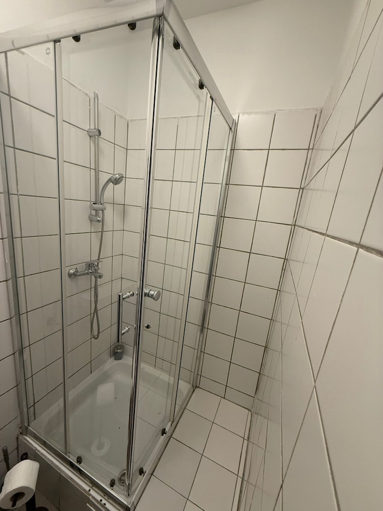 Comfy 2BR Apt Westbahnhof Area