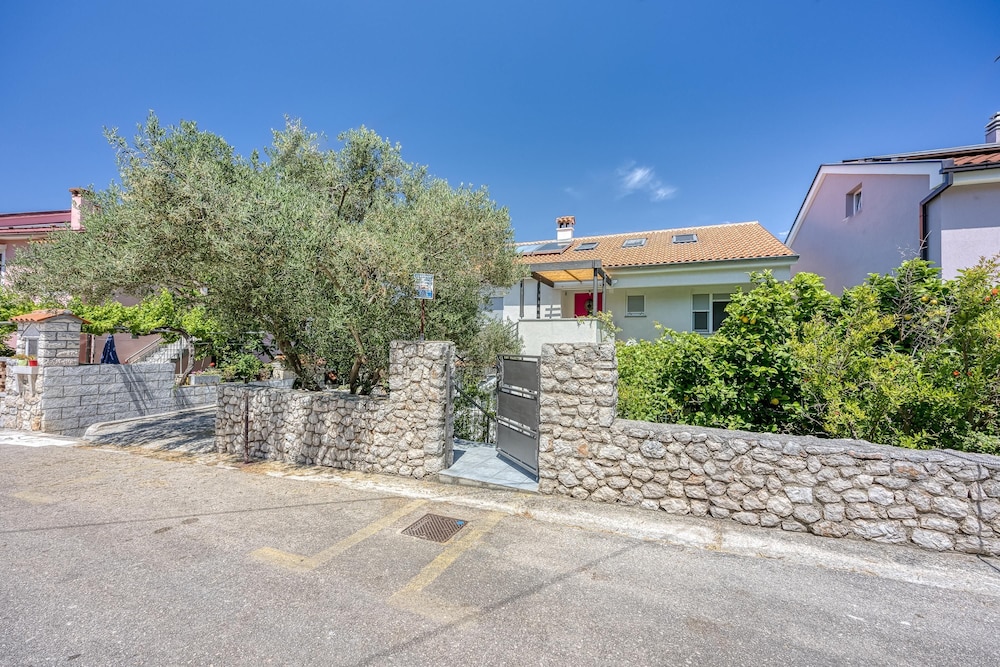 Enolabee Harbour View Apartment