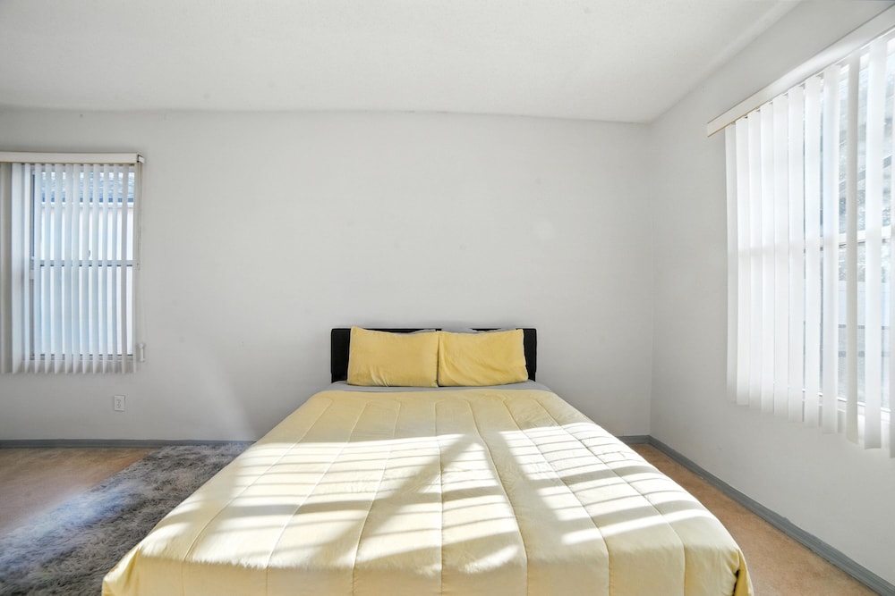 Family Retreat With Private Pool Near Disney! 3 Bedroom Residence