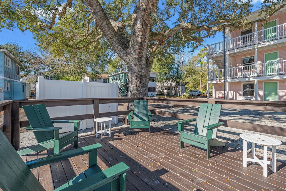 Treehouse Lounge - RR Beach Club