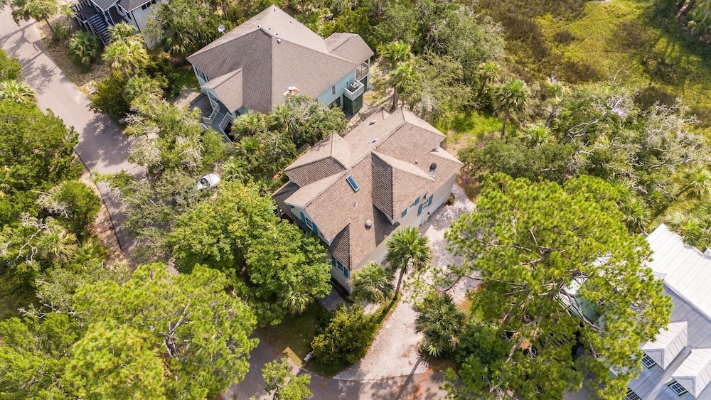 18 Fiddlers Cove Dr - 5 Bed/4 Bath w/ Resort Access & Golf Cart!