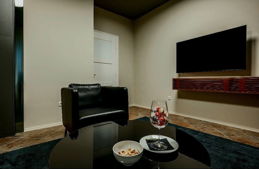 Green, Deluxe Two Bedroom Suite