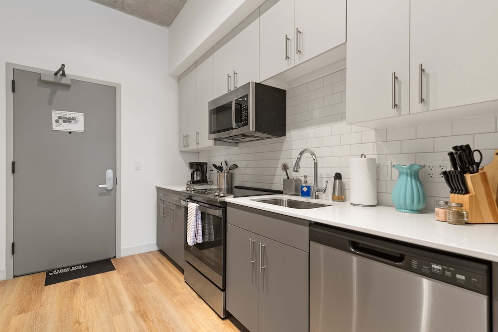 Family-friendly 4BR in Lincoln Park Safe Area
