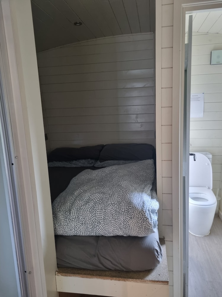 Glamping Hut - Riverview 4 view 3