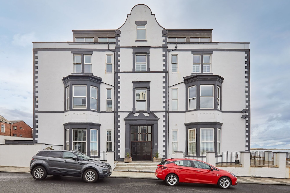 Whitley Bay Vacations - Host Stay Sea View Montague Apartments - Property Image 3