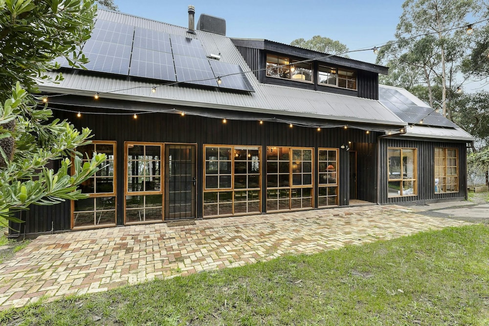 Onyx Retreat Healesville Luxury Lodge x Hot Tub