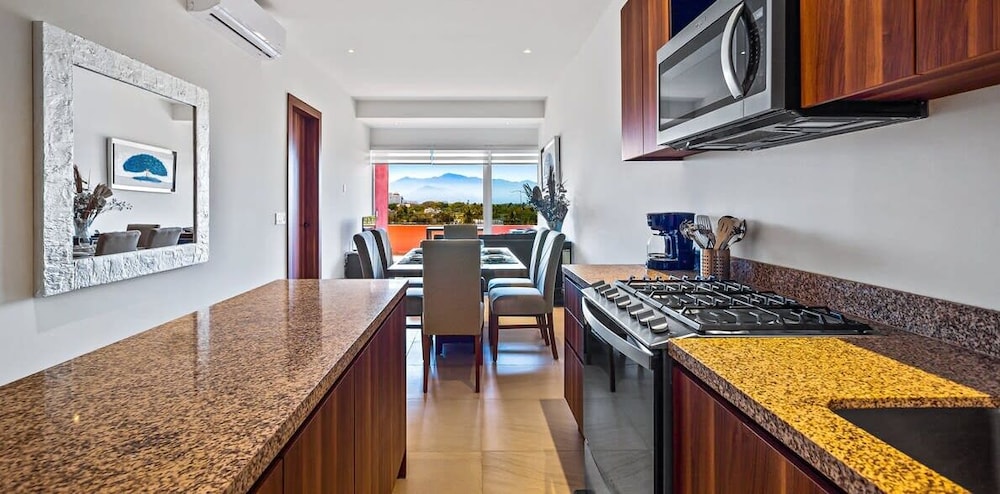 Equipped 3BR House - Pool - Gym - 5 min to Beach