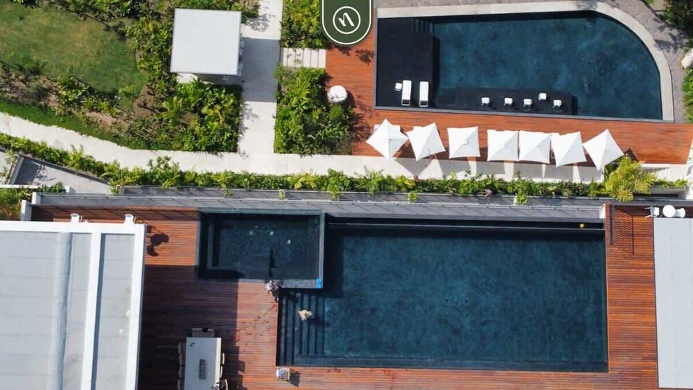 New Studio - King Bed - Pool - Jacuzzi - Gym