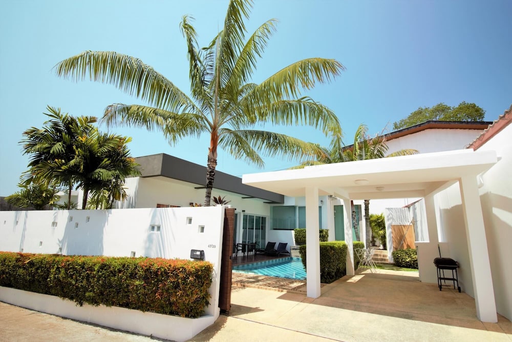 AR Private Pool Villa High Speed Wi-fi Cable TV view 5
