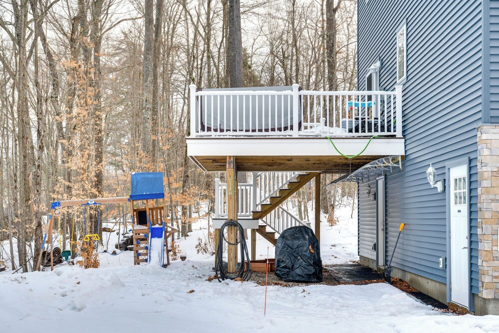 Mtn-view Gem w/ Hot Tub & Fire Pit in North Conway