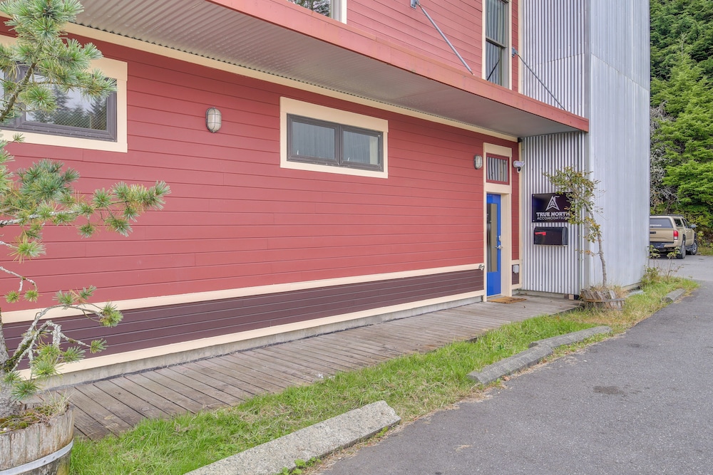 Custom Harborside Loft In the Heart of Ketchikan view 3