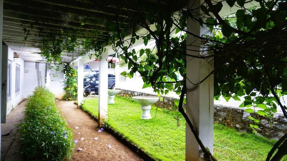 Habarana INN