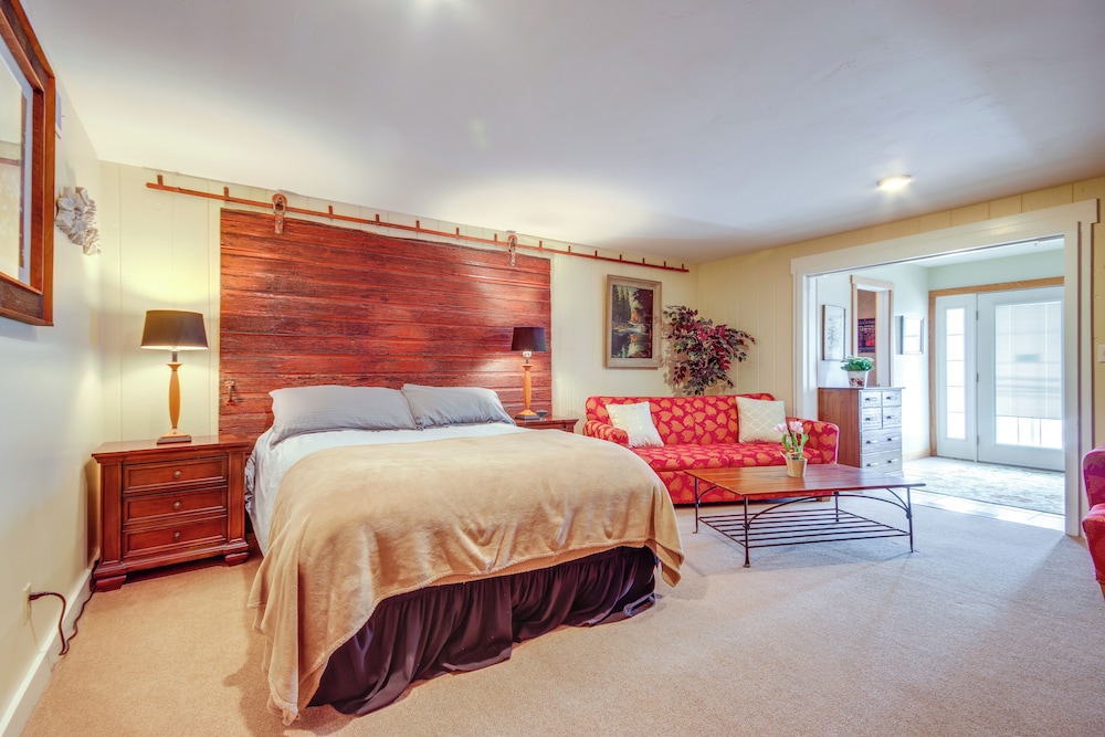 Spacious Yellowstone River Retreat w/ Trails!