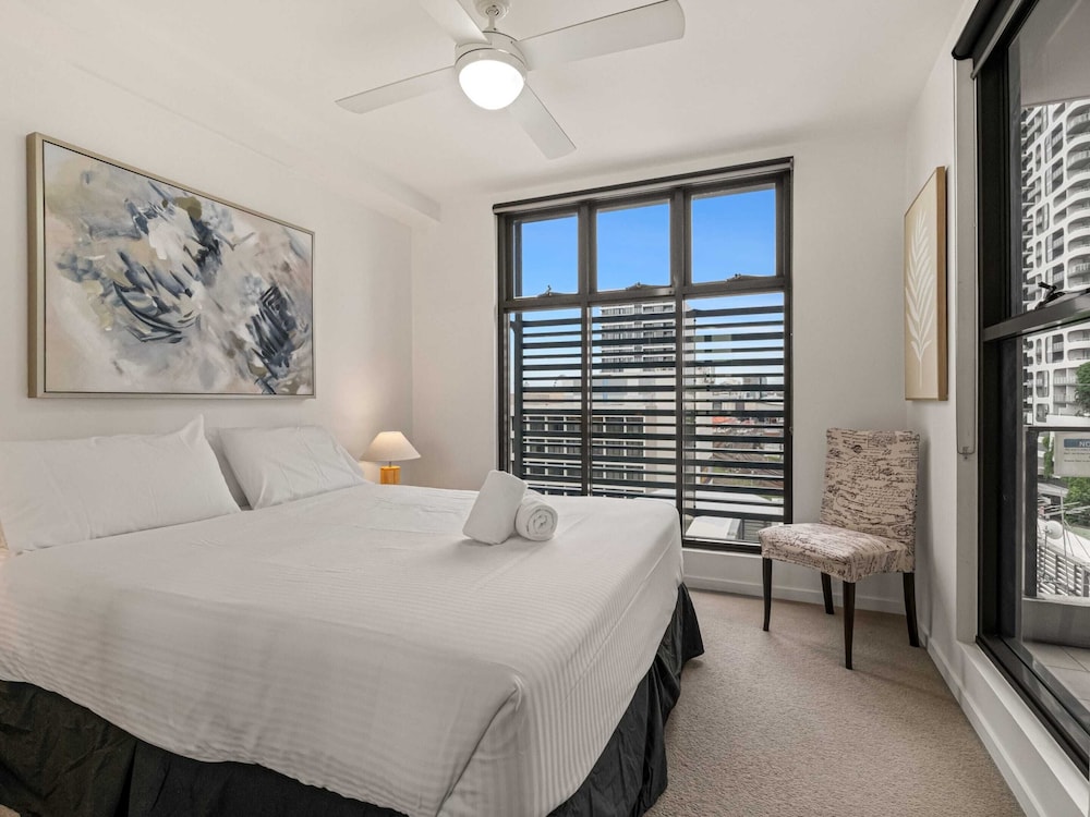 Stylish Apartment With Rooftop, BBQ & Spa Access