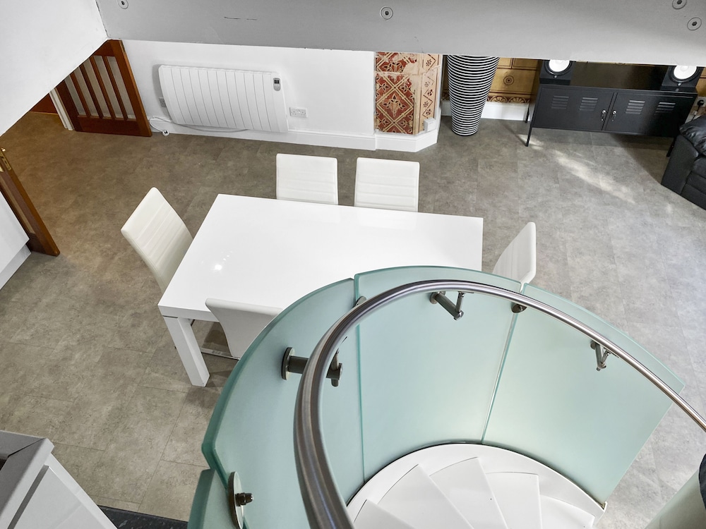 Rare 1-bed Church Converted Apartment in London