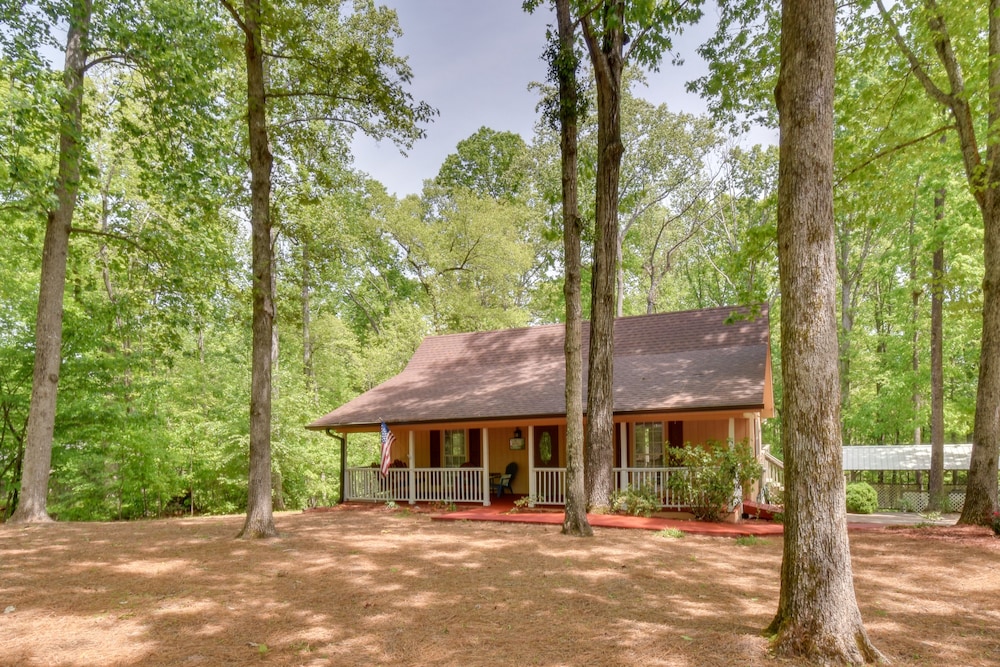 The Lake Place Cabin w/ Golf Cart & Free Kayaks! view 5