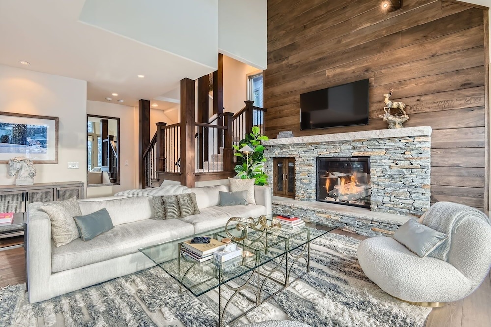 311 Ontario Mountain Majesty 5 Bedroom Home