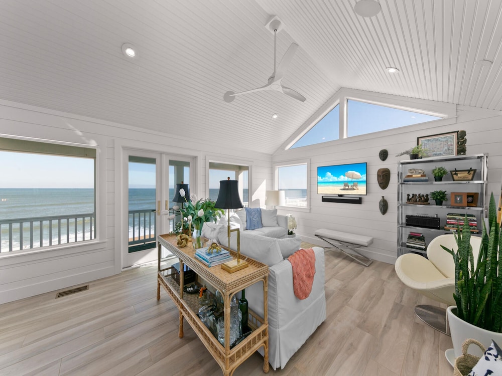 Ocean Paradise by Distinctive Beach Rentals