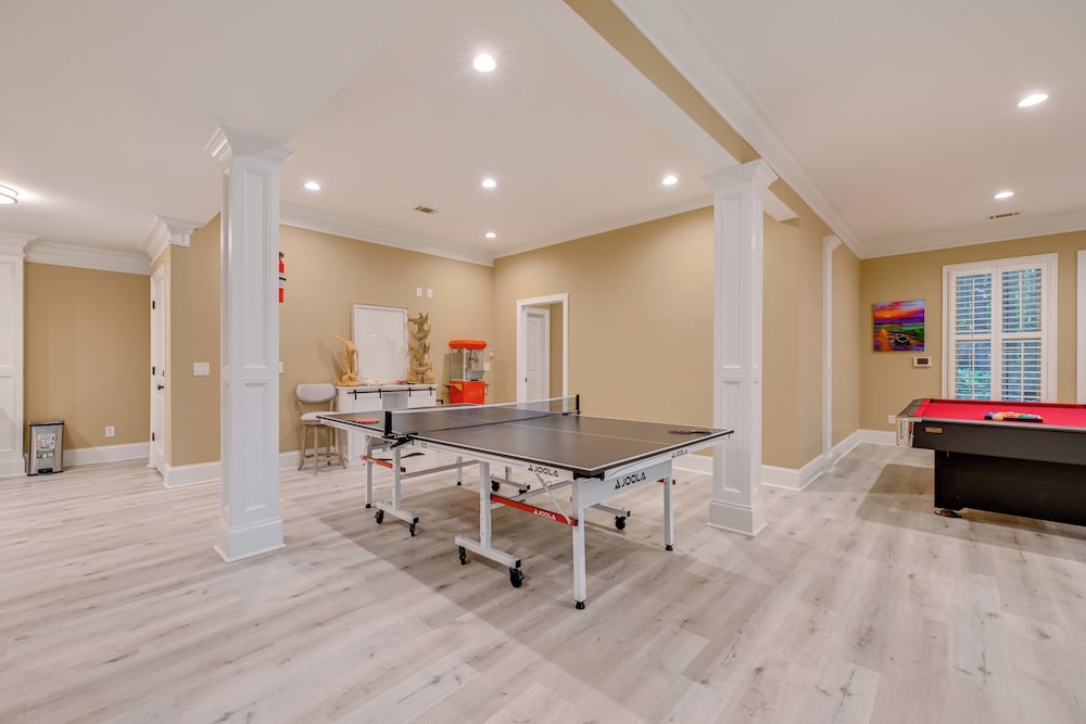 Hike & Explore! Luxe Retreat Near Lake Norman
