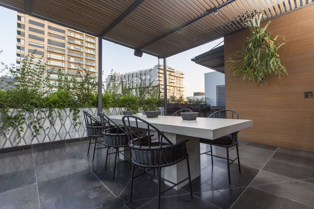 V65 Mexico rooftop photo