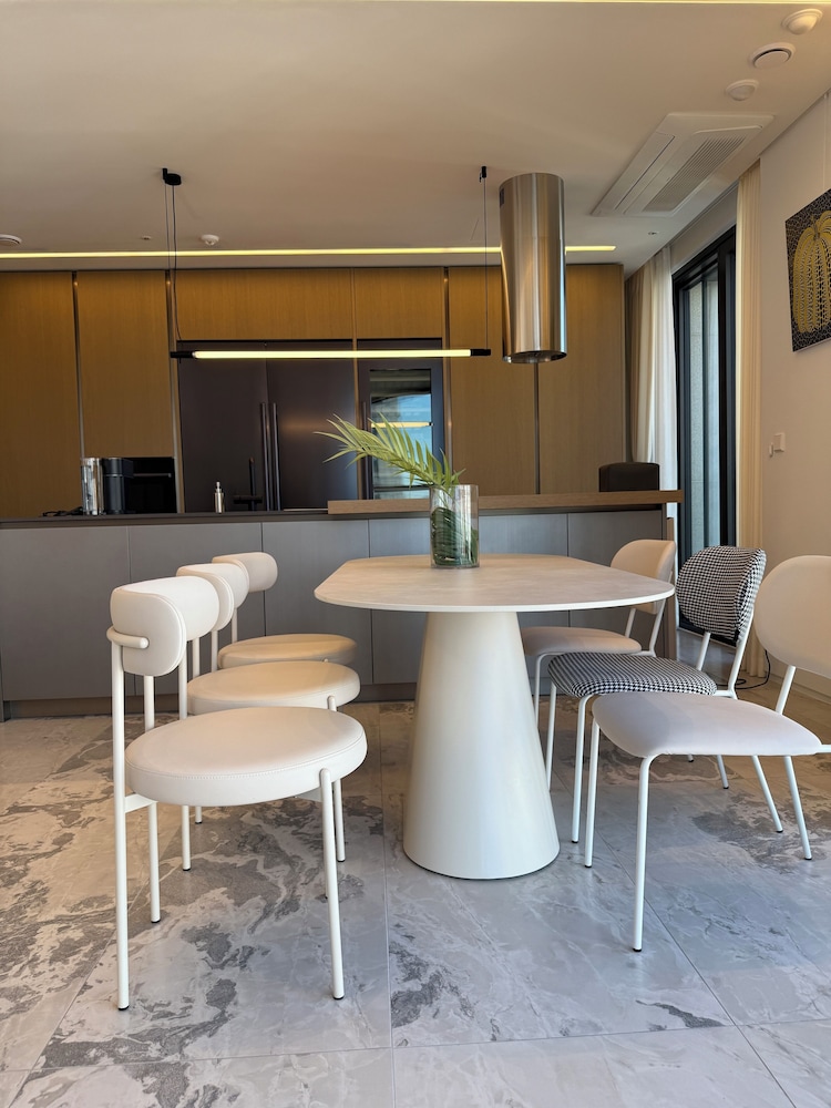 Caelum Black Gangnam Luxury Apt