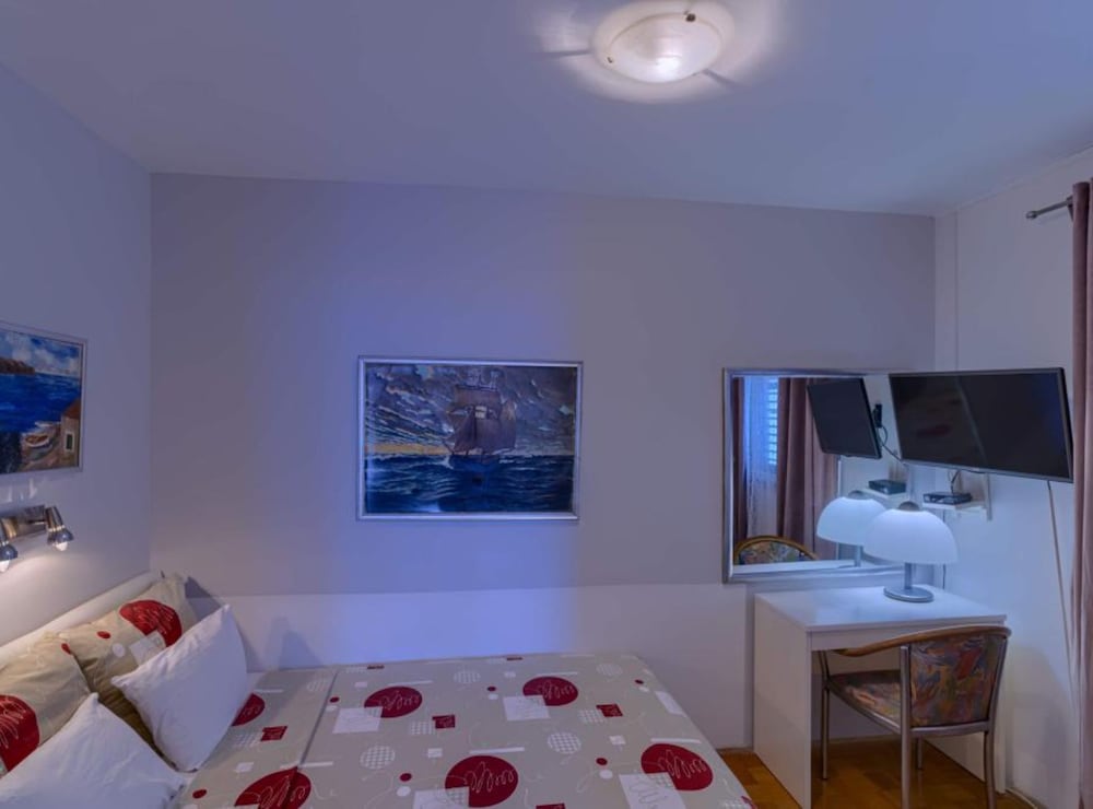 Sunset Tides Apartments With Terrace and Sea View