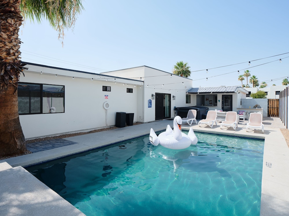 Sunset - Private Pool & Spa - Walk to Old Town
