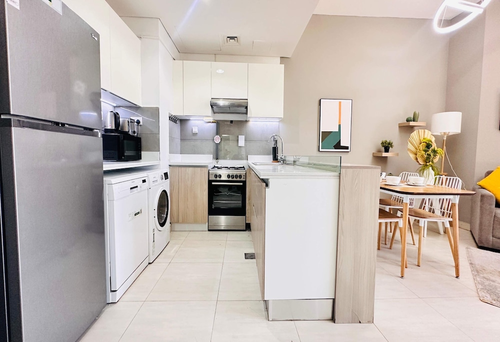 OYO HOME 1366 Standard One Bedroom Jvc