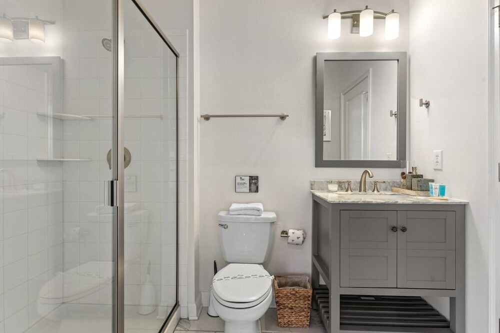Luxury Decor 6BR at Storey Lake Sleeps 16