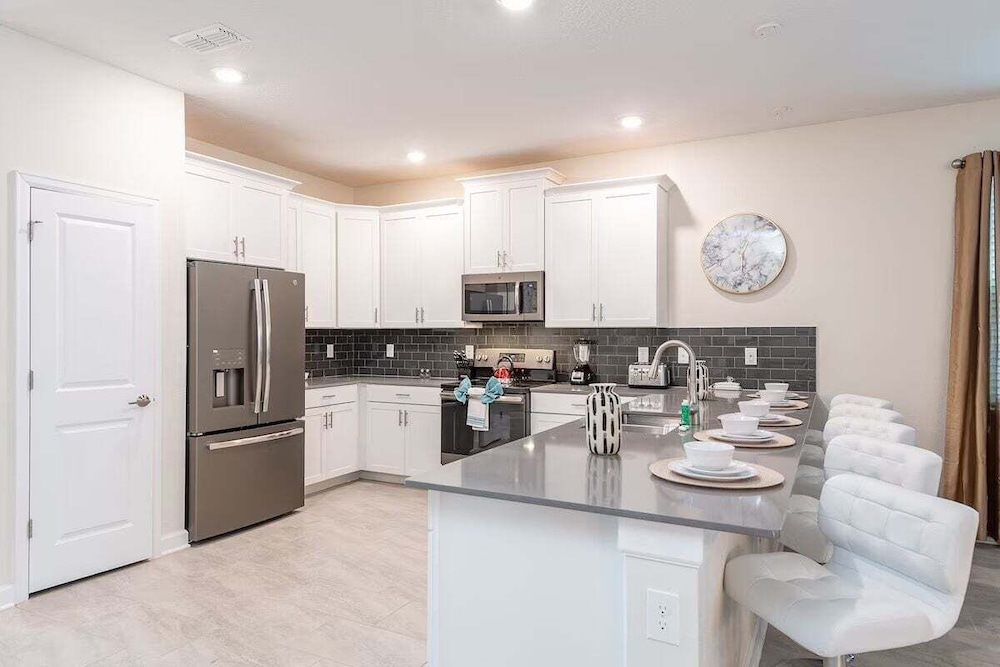 10br Storey Lake Home w/ Game Room, Pool & Spa Near Disney