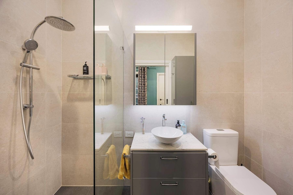 The Empress Direct Access Carlton Gardens