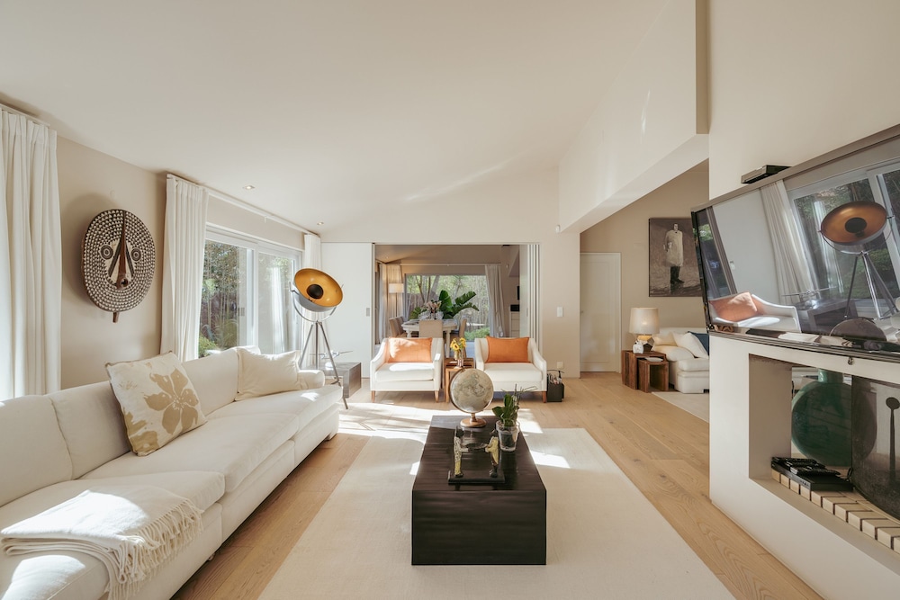 Light Villa by Cadenzalux