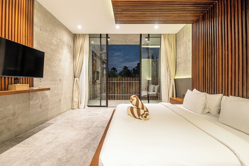 Modern 4BR Canggu Retreat Just 8mins to the Beach