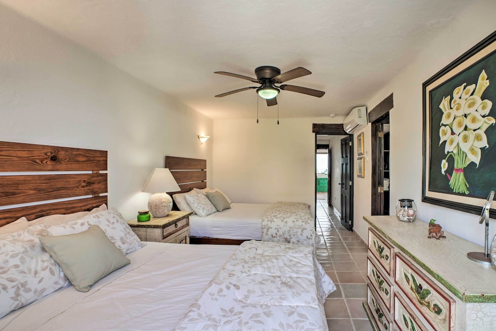 Updated Oceanside Townhome w/ Pool: Walk to Beach!