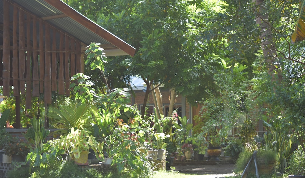 Del Mar Home Stay and Cafe