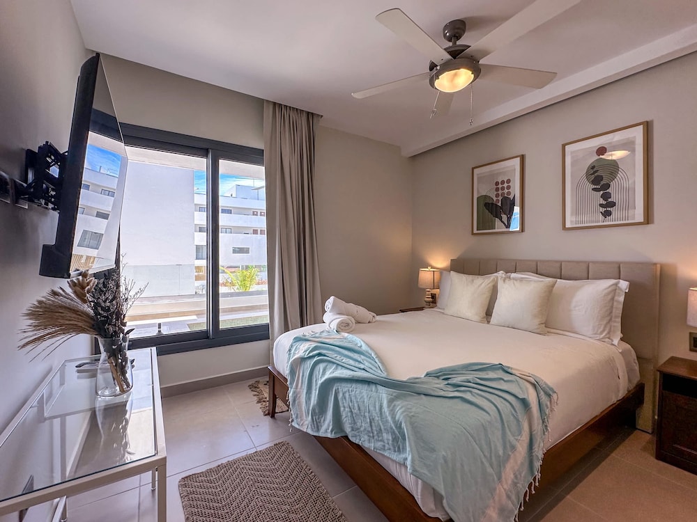 Beautiful Brand new Beach Condo w Picuzzi