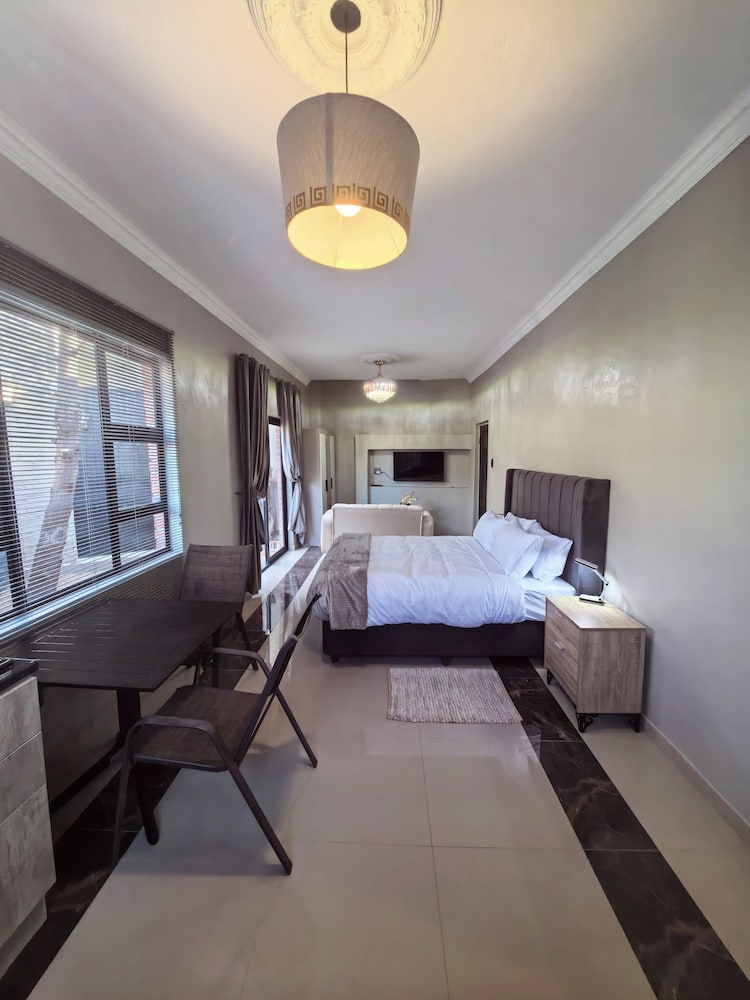 Bryanston Palms Accommodation