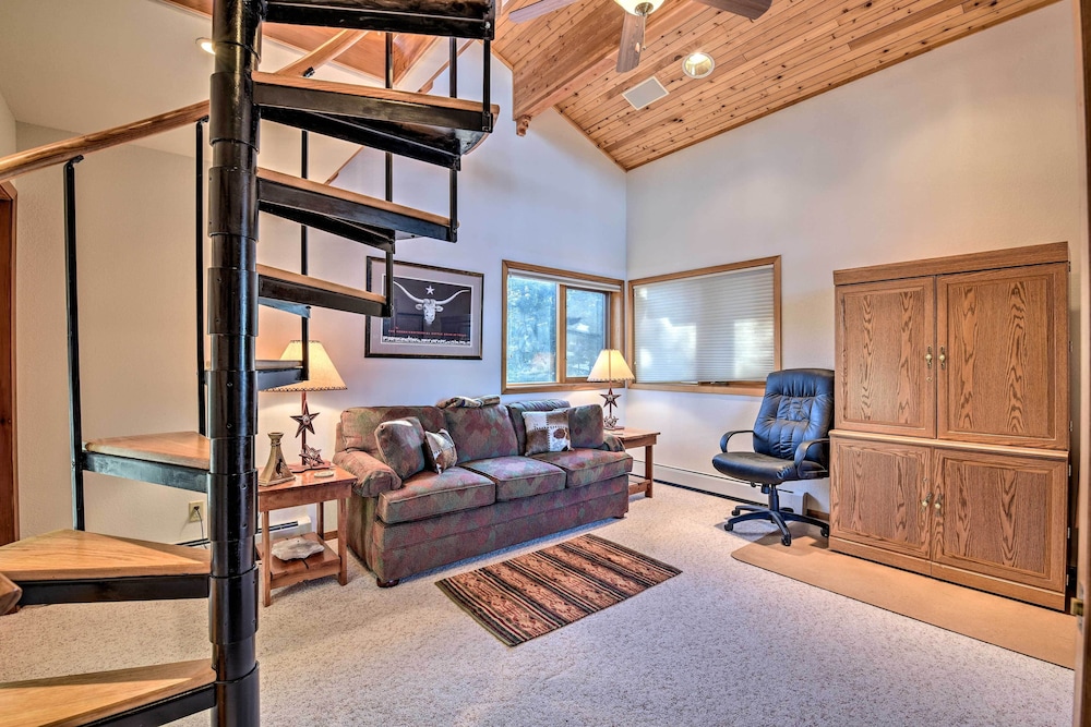 Falcon Rest: A Deluxe Angel Fire Mountain Retreat!