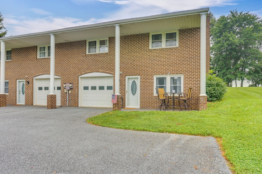 Family Retreat Near Hersheypark w/ Horse Farm View