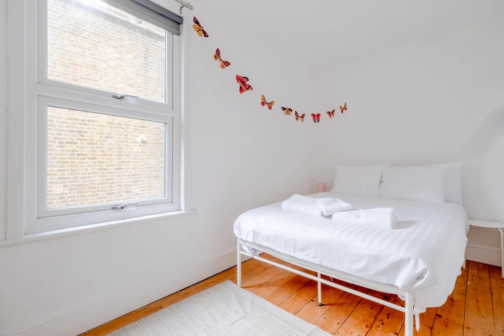 Lovely 3 Bedroom Apartment in Clapton With Garden