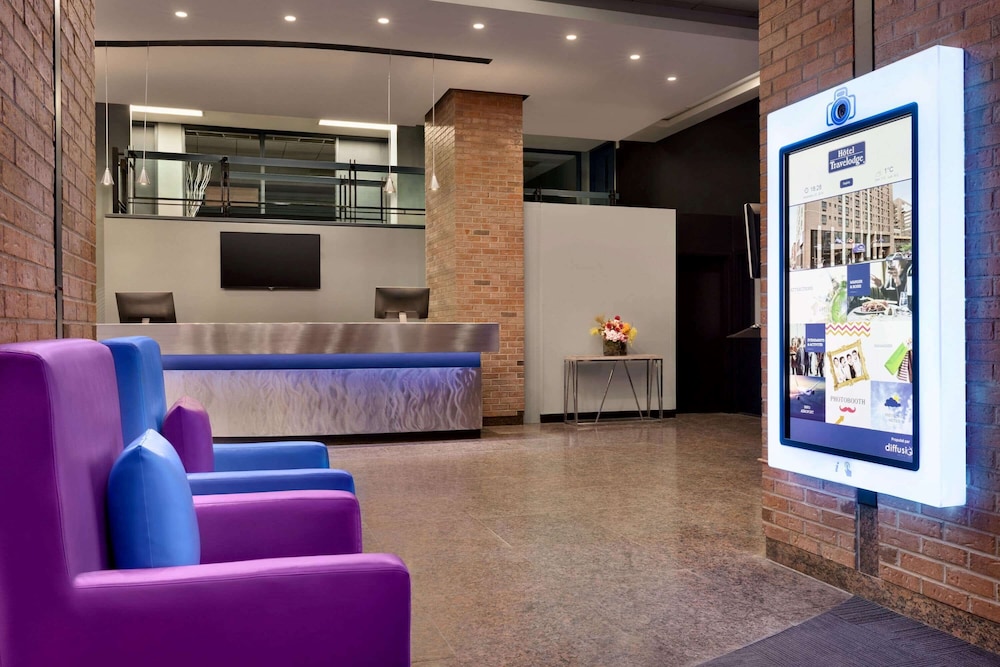 Travelodge Hotel by Wyndham Montreal Centre-1