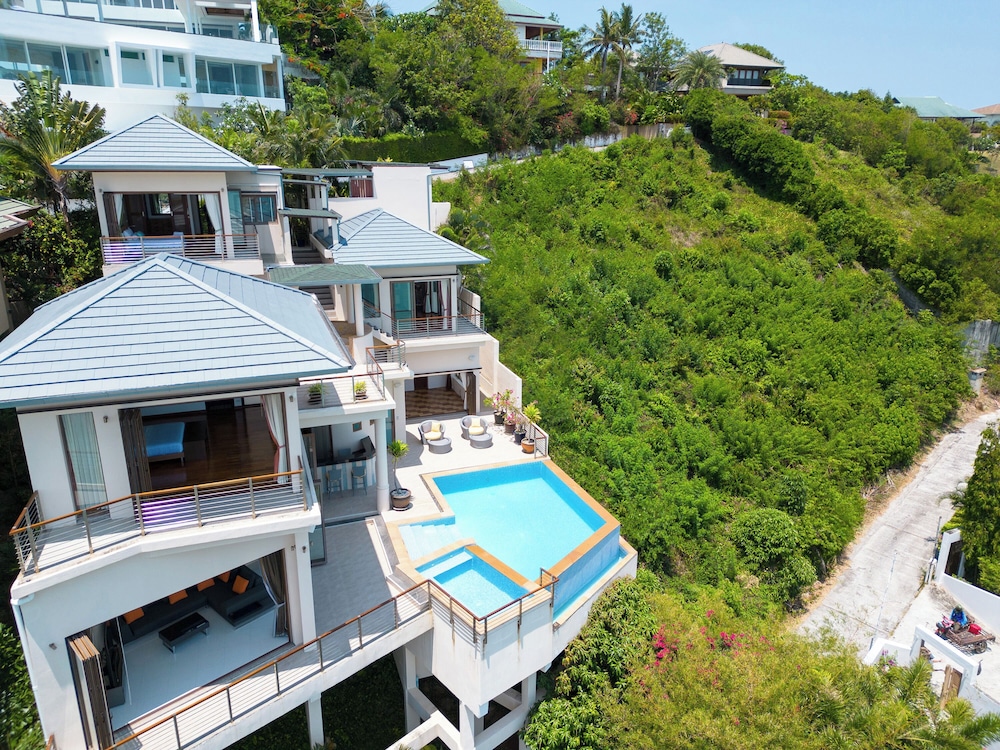 Villa Azure with Infinity Pool view 5