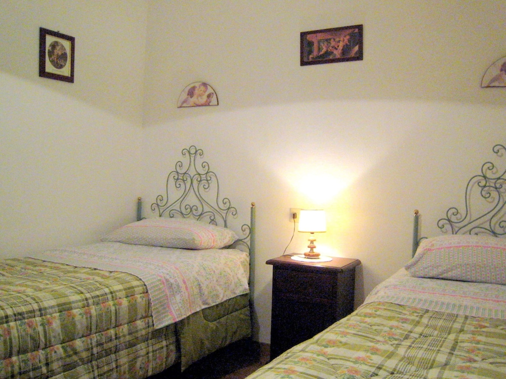 Tuscan Charm: Frassini Cottage view 4