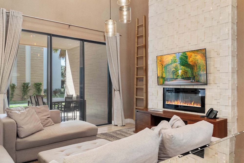Chic Disney Villa Stunning Patio, Resort Amenities & Minutes From Parks